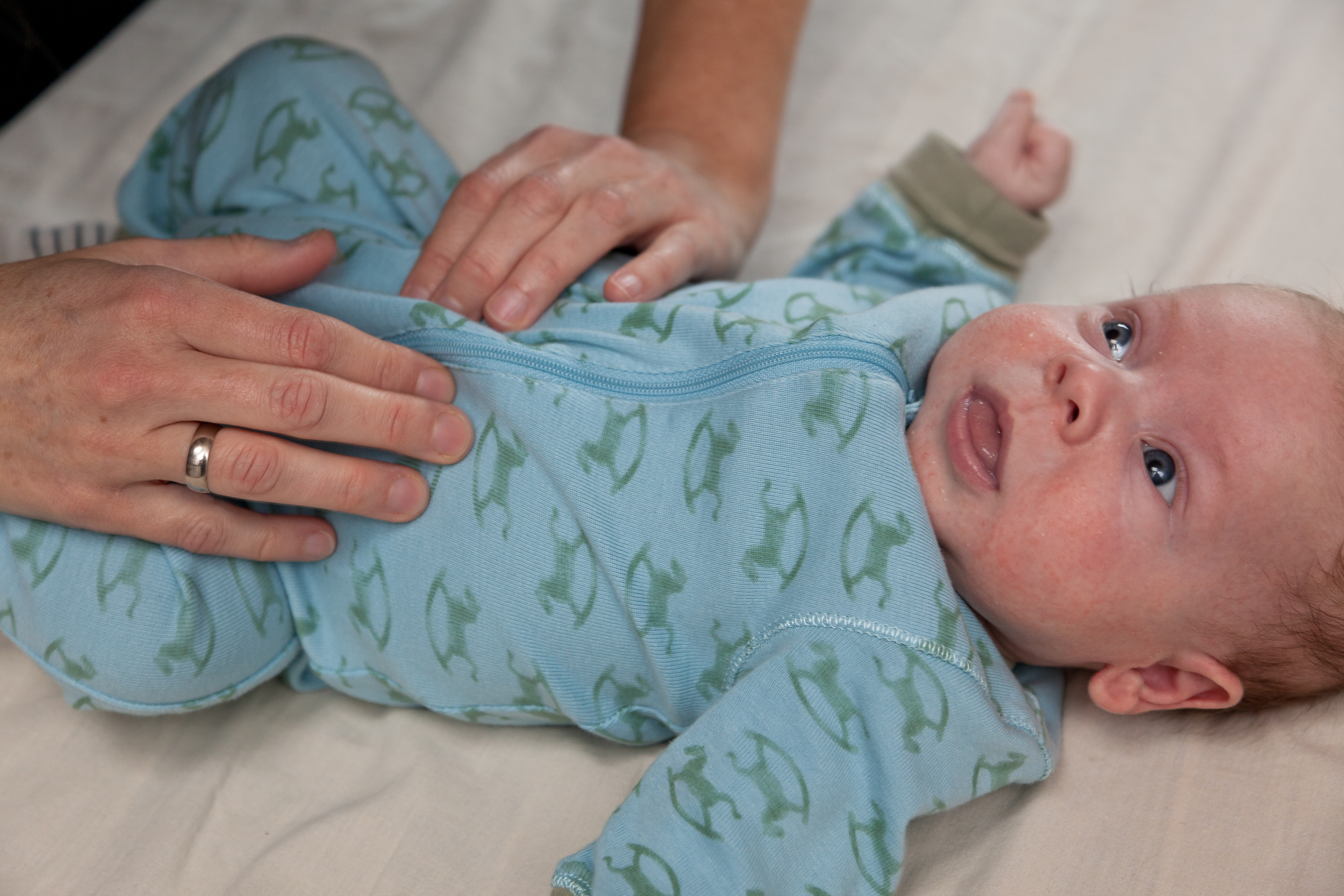 Baby har ondt i maven, måske kort tid efter et måltid. Kroppen spænder op i smerte. Krampelignende tilstande.Måske sker på et fast tidspunkt på dagen og mistanke falder på kolik. Der er hjælp at hente med Biodynamisk Kranio-Sakral Terapi. Ring/ sms eksamineret børne terapeut, Lis Hauge, på 40199714.